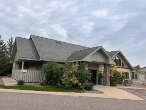 Ideal location in Crosslake on the Whitefish Chain!  Sleeps 12 with indoor pool!