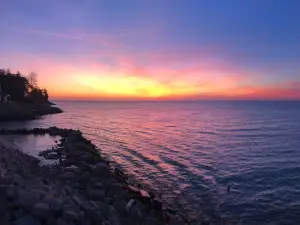 Charming Cottage with 180 degree views of Lk Michigan- short walk to sand dunes