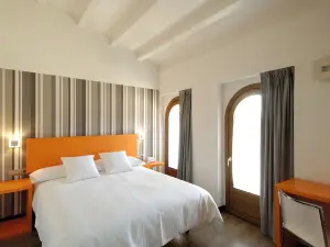 Hotel Cienbalcones