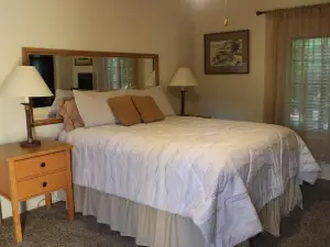 The Bonnie Inn Unit 5 with Breakfast Nook
