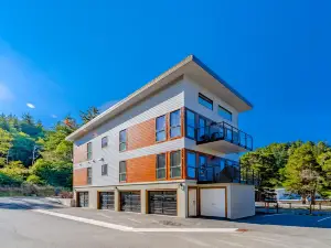 Sunny apt with fireplace, partial water views, washer/dryer, grill & AC