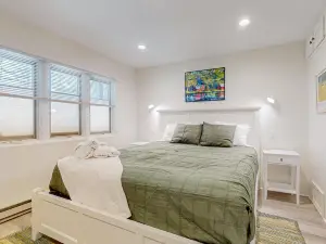 Desirable beachfront condo in Glen Arbor with patio, fireplace, kitchenette & AC