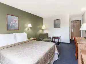 Super 8 by Wyndham Hampton