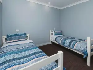 Weld Cottage - Sustainable Lifestyle Property