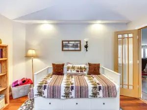 White Swan Lake Home Near Hiking & Snowmobiling!