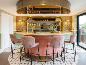 Thames Mansion - River View