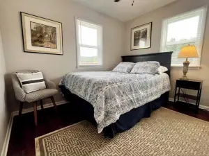 Cheerful 2 bedroom home close to Cave Run Lake