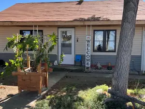 Delightful 3-bedroom COZY ROOMY  house  in Beautiful Powell WYOMING with WiFi !