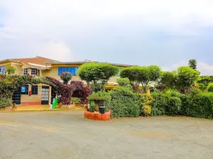 Lake Olbolosat Resort Park Lodge