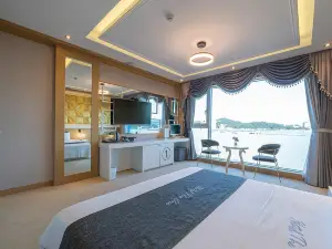 Hotel the One