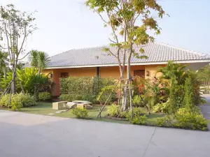 S Ville Resort