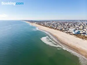 Saltwater Adjacent Suites 107 Queen 108 King