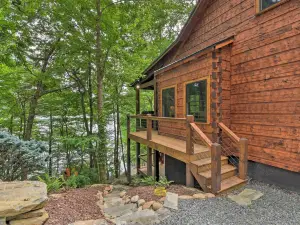 Lakefront Lodge W/Decks, Hot Tub, Game Room & More