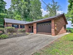 Idyllic Bronston Retreat w/ Fire Pit + View!