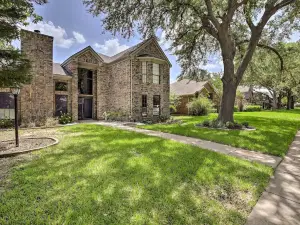 Convenient Allen Retreat, 2 Mi to Downtown!