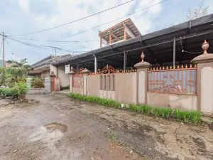 RedDoorz Syariah Near Alun Alun Sumedang