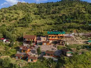 Seclude Pangot, Perch