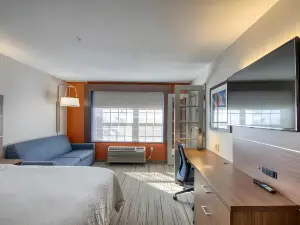 Holiday Inn Express & Suites Oshkosh-SR 41