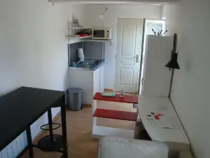 Studio Indépendant Dans Bernay ,ville au Charme ..