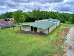 Rural Gem! Recently Remodeled and Redecorated 3/2/2 Farmhouse on 24 Acres