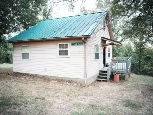 Charming 2-bedroom cottage with loft, AC, and WiFi on peaceful 295-acre property