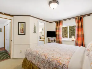 Secluded home with hot tub, firepit, & deck - peaceful location