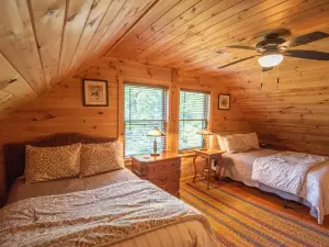 Views + Fenced Yard + Fire Pit + Close to New River Outfitters
