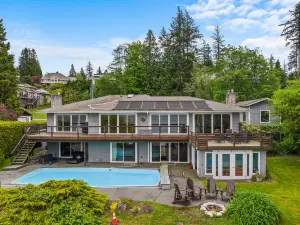 Heated Pool and Relaxing Atmosphere - Inviting Driftwood Retreat