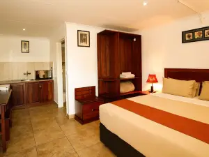 Mokoro Lodge