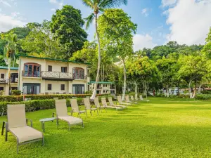 Club del Mar Oceanfront