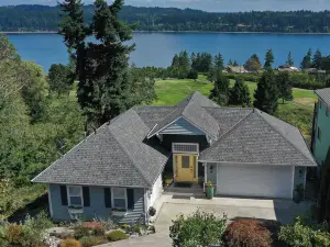 Fairway Harbor View by AvantStay Outdoor Oasis