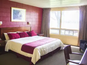 Riverview Motel
