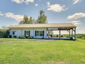 Cozy Resort-Style Escape on Taylorsville Lake!