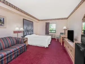 Super 8 by Wyndham Ambassador Bridge Windsor on