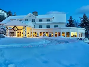 White Mountain Hotel and Resort