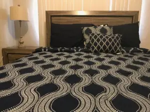1 Bedroom / 1 Bath . Private Apt. Free Wifi, Interent & Parking