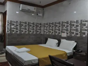 C M Hotel