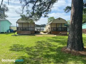 Kickapoo Shores Waterfront Cottages