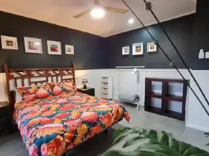 The Settler - Stylish One Bedroom Living