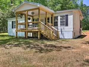 Waterfront Lake Sinclair Home Dock and Grill!