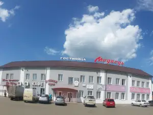 Медведь