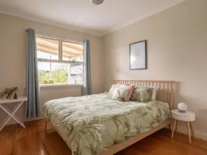 Pebbleton, Retro Riverside Cottage, Tamar Valley