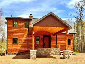 HundredAkre Wood Cabin~2 King beds~River View~Sauna