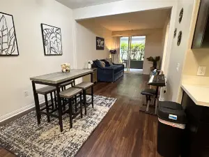 Lush 1 bd Koreatown w/ FREE parking & In-Unit laundry