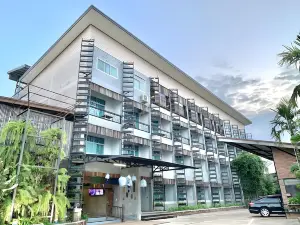 허그 사콘나콘