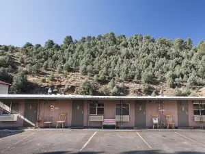 Cozy Mountain Motel 