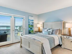Charming home with amazing ocean views, fireplace, double oven, and washer/dryer