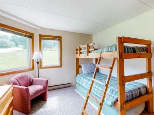 Inviting ski-in/out condo with mountain view, fireplace, deck & washer/dryer