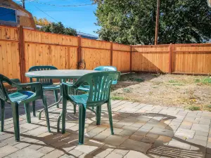 Charming Bungalow with Fenced Backyard - Delightful Escape