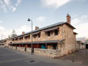Warders Hotel by Garde
